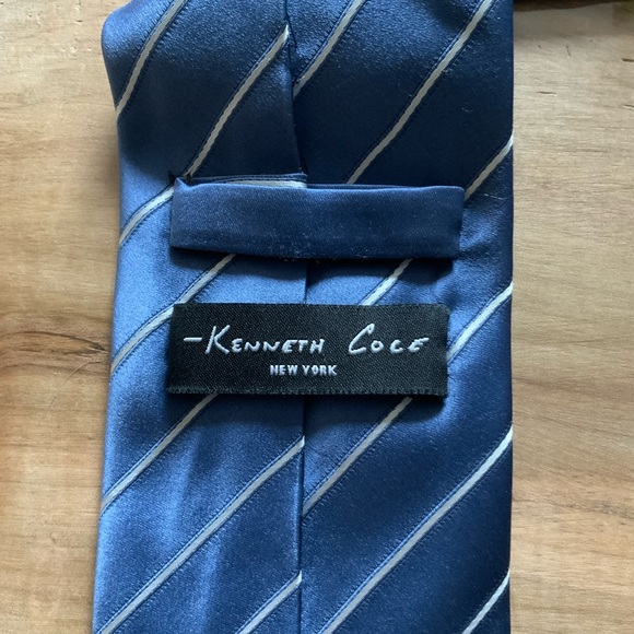 Vintage 100% Silk Kenneth Cole Blue Striped Tie - Picture 3 of 5
